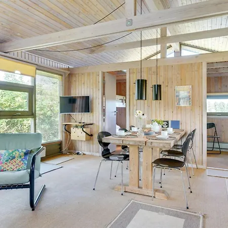 Aiva - 1-5km From The Sea By Interhome *